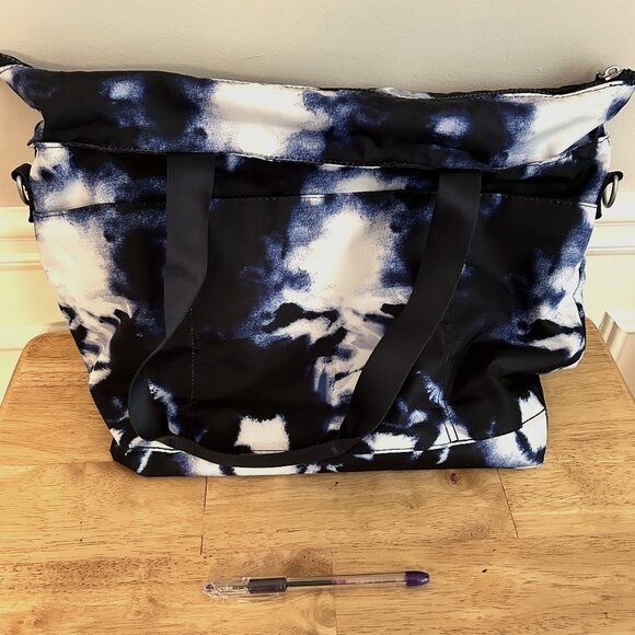 Baggalini Tote Bag with Luggage Sleeve - Blue Tie Dye - Unique Colorway Pattern! - Picture 2 of 4